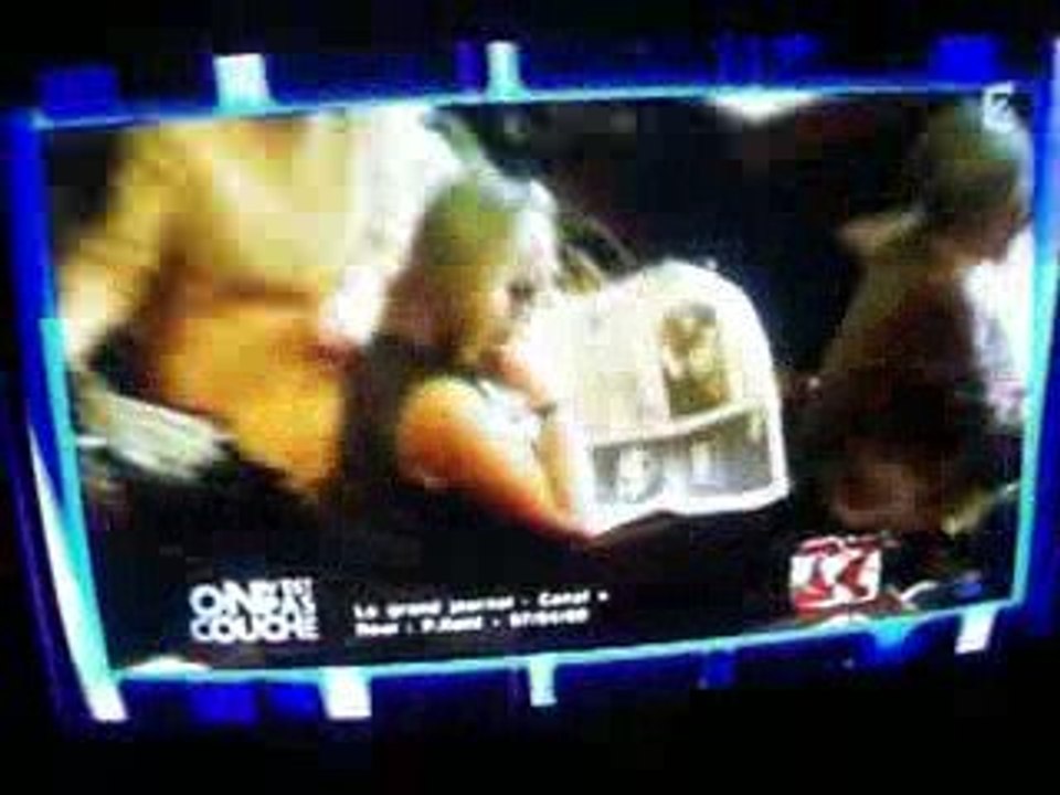 Segolene Royal moquee par un elu a cause du boubou bleu