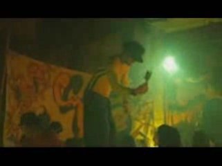 Rauxa_videoclip_Collarets_de_Llum