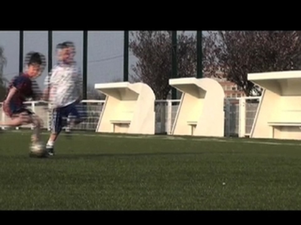 ELIO_foot_jeune_footballeur_6 ans_3mois_mars avril 2009