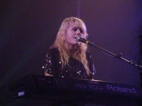 Coeur de Pirate - Umbrella (cover) - Printemps de Bourges