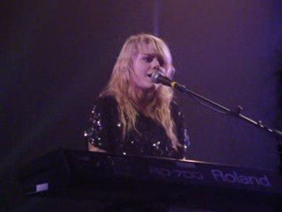 Coeur de Pirate - Umbrella (cover) - Printemps de Bourges