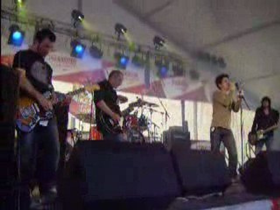 NOVARTONE-Feet stuck under the sand