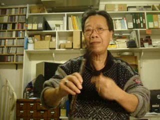 TRAN QUANG HAI plays the Vietnamese coin clappers