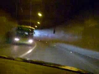 BMW M3 E46 dans un tunnel, son de moteur...