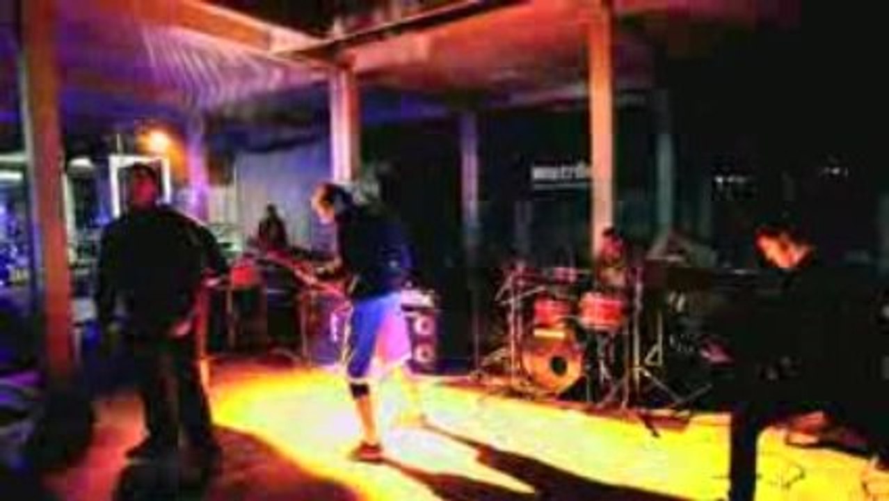 Through My Eyes - intro+you're fucking fake @ TOULOUSE 18/04