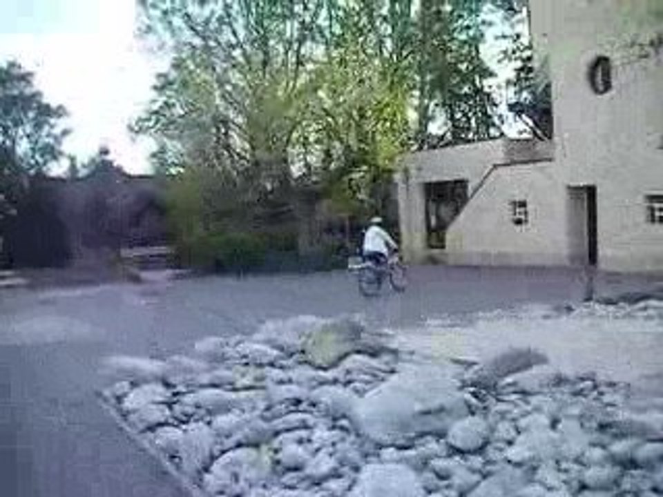 Cint réapprend a faire du vélo