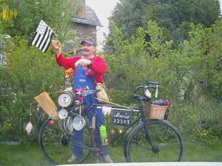 Acigné au féminin hommes avec mario et son petit vélo