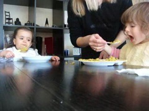 On mange toute seule