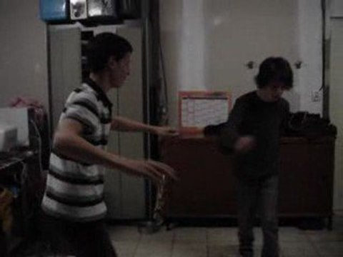 Soirée chez Seb'. Cours de moonwalk !