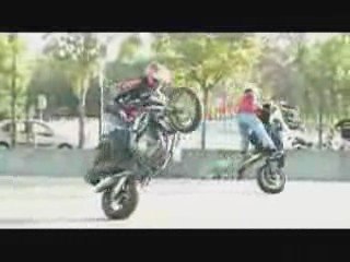 STUNT en France: Motards expérimentés à Nice