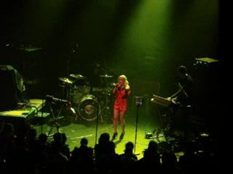 Little Boots - Stuck on repeat @ Bataclan 20 avril 2009