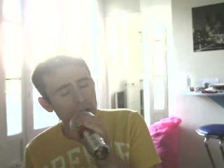 Wiwi égratigne "Bachelor boy"