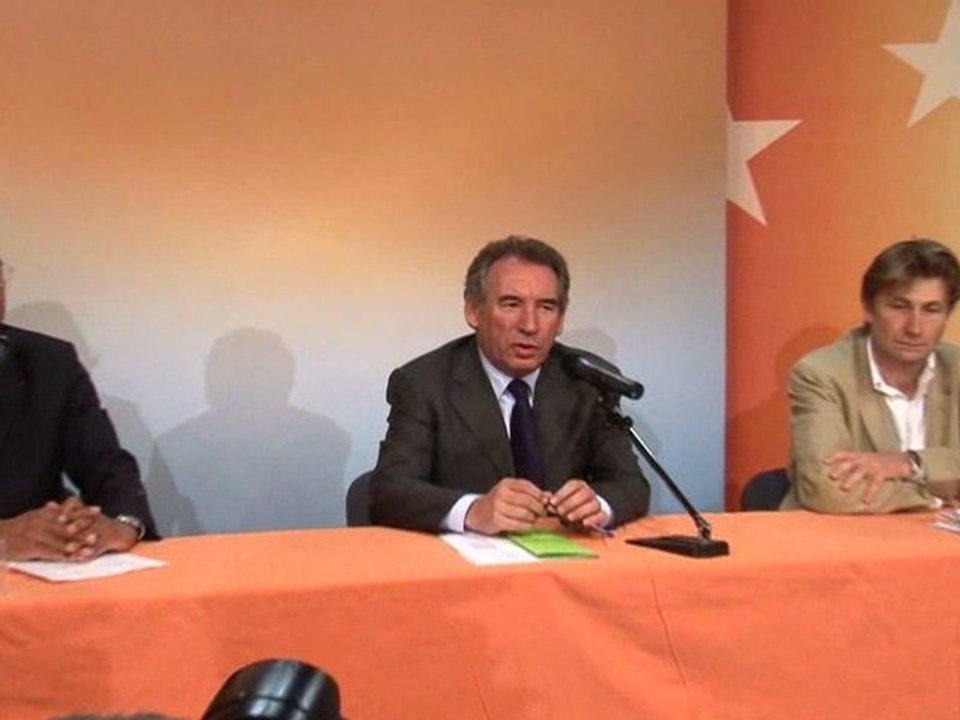 François Bayrou: conférence de presse sur la loi Bachelot