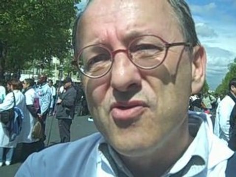 Interview dans la manif contre la loi Bachelot à Paris