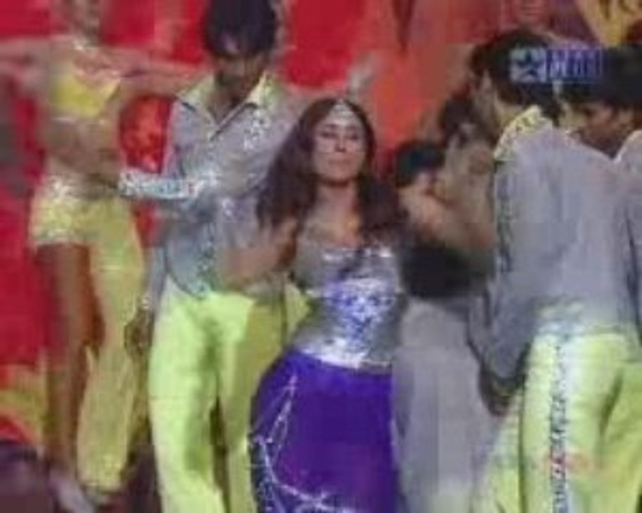Kareena Kapoor - Ye Ishq Hai ( IIFA 2008 Performance )