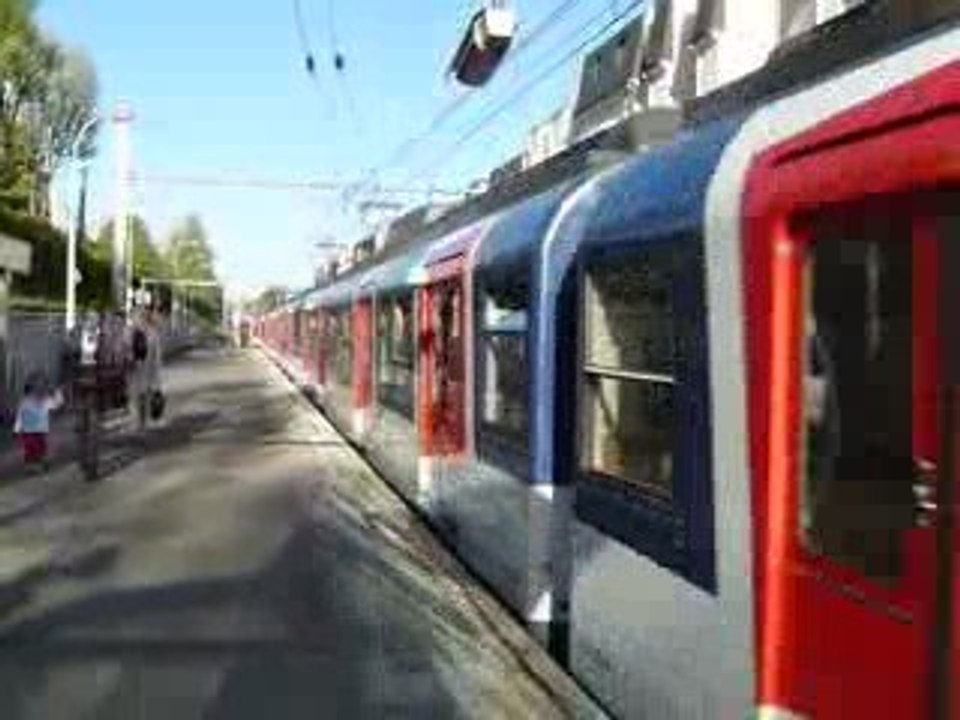 Une UM3 de MS 61 quittant Le Parc de Saint-Maur