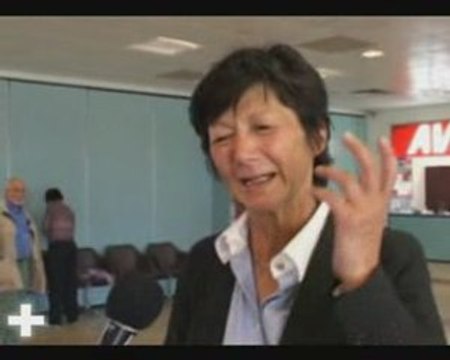 Premières réactions de Jacqueline Amiel-Donat à l'aéroport