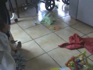 Alexandre se met debout