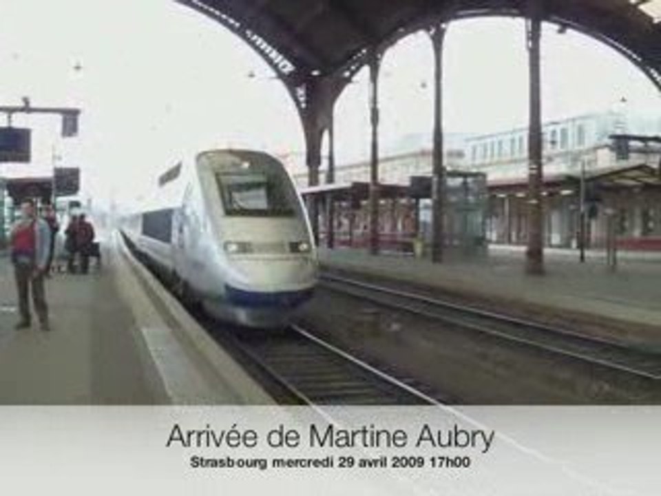 Martine Aubry arrive à Strasbourg
