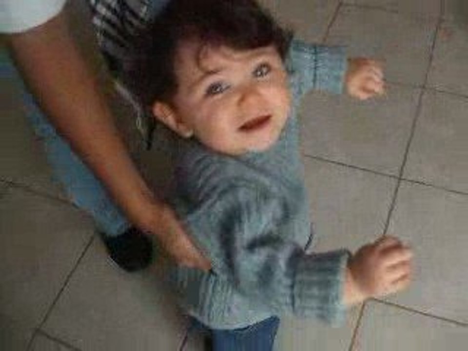 bébé apprend a marcher