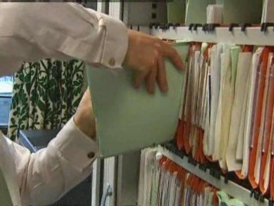 PM faces MPs expenses vote