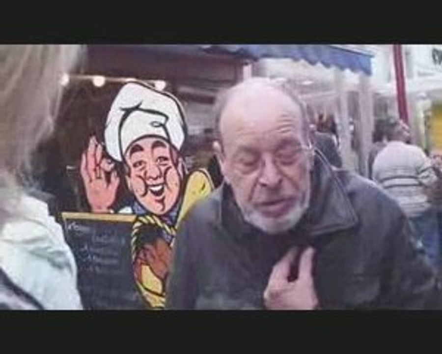 Marine Le Pen au marché de Fécamp 1