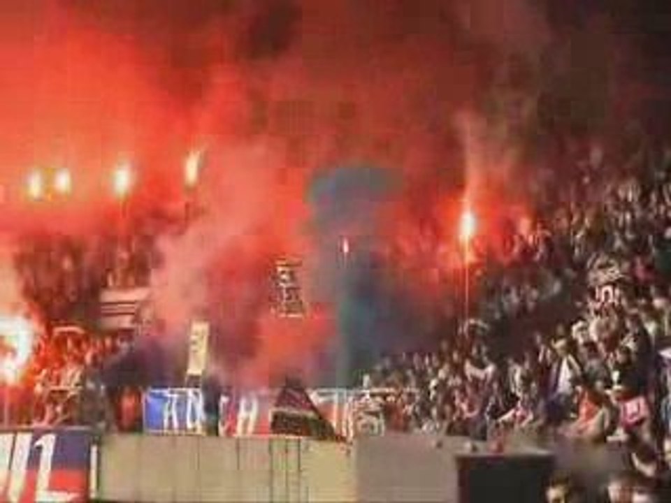 TRIBUNE AUTEUIL PARIS SG ULTRAS PSG foot football soccer