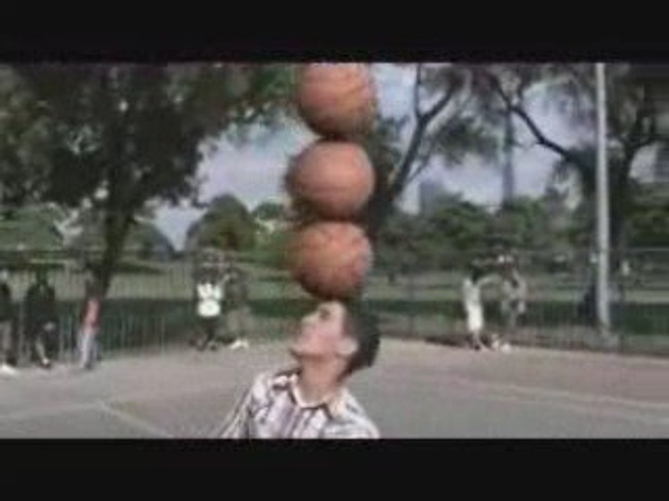 Man playes basketball by his foot