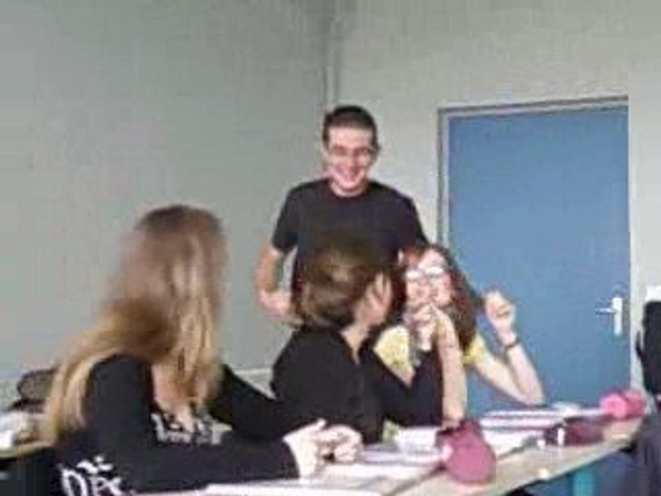 Bastien montre son cul xD