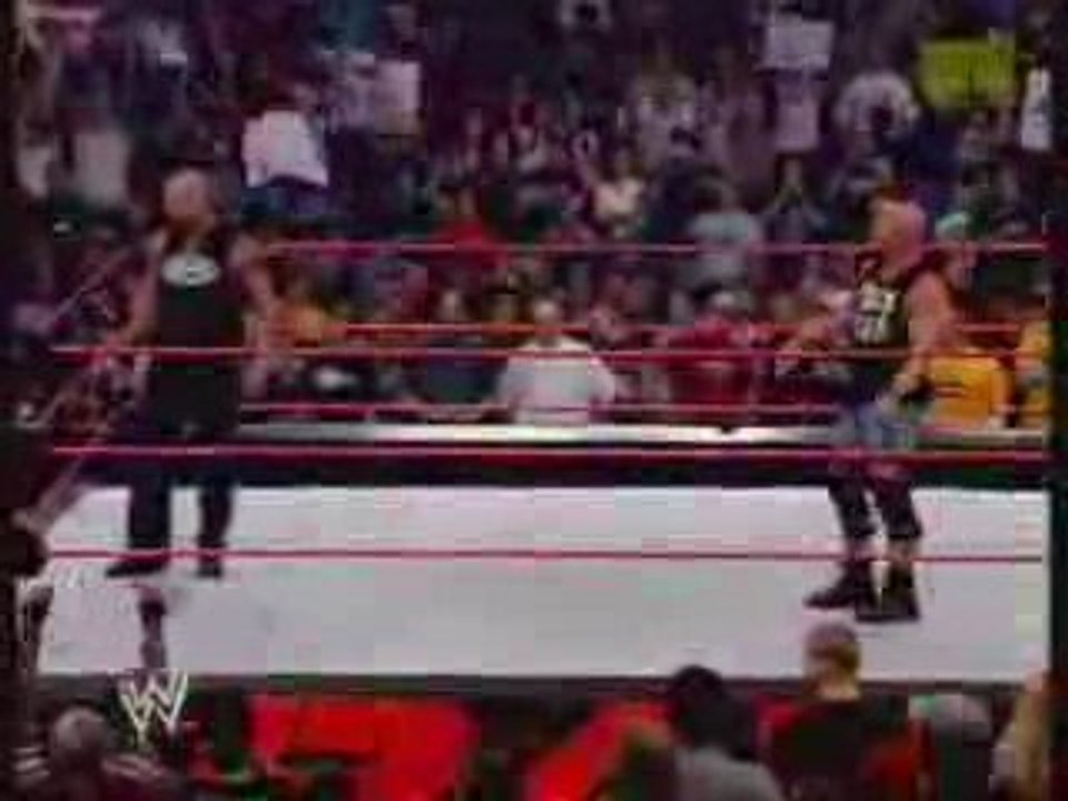 Batista et mark henry vs stone cold et goldberg