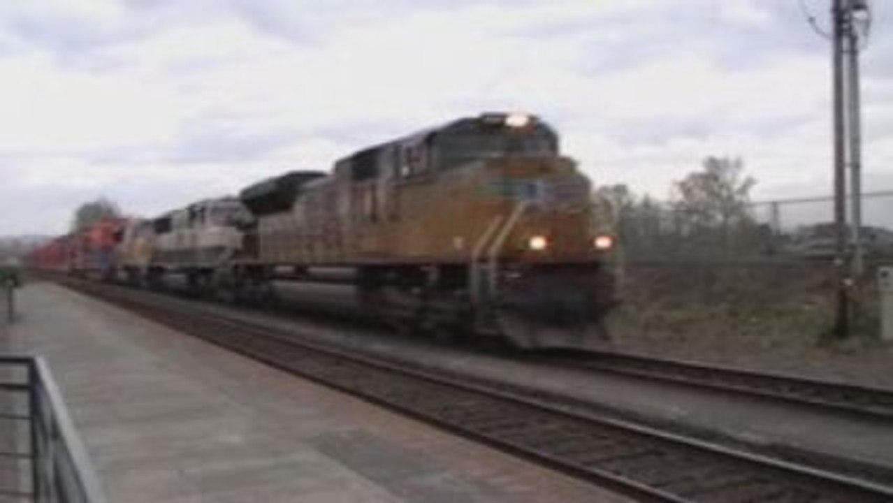 UP #8310 W/ a Hotshot & a BNSF SD70MAC