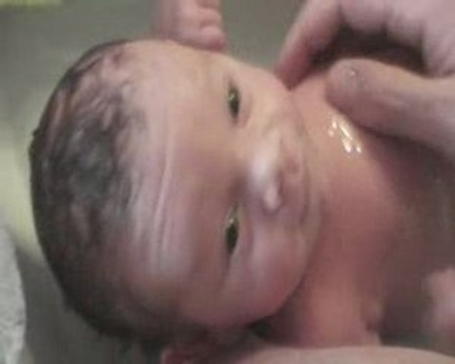 Mathis séclate dans son bain