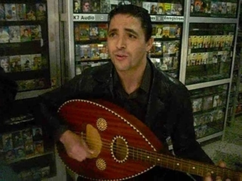 Almas de mekla interprète la chanson"ah-anfas-anfas"