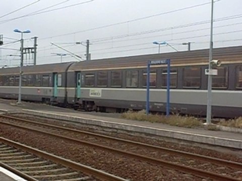 um de bb 67413 en voyage et bb 67586 fret avec 9 voitures