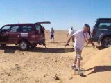 DESTINATION 4L - Insolite Un 4x4 Plantée sur une dune