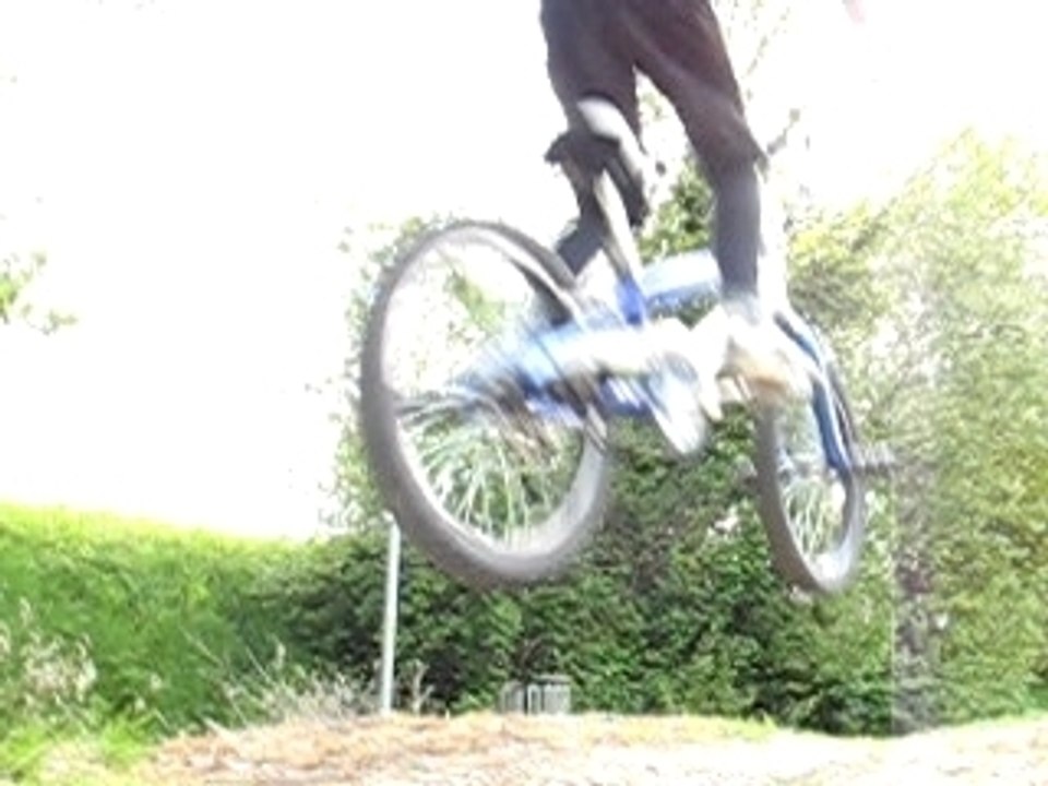 mwa avec mon bmx =) 3