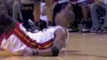 Nba Unbeliveable Dunk by dwayne wade over Josh Smith