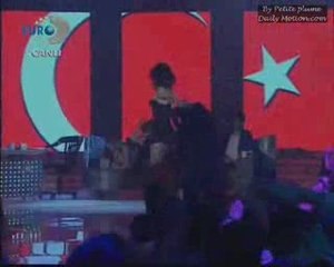 Hande Yener  - Yalanın Batsın( Beyaz Show 01.05.2009)