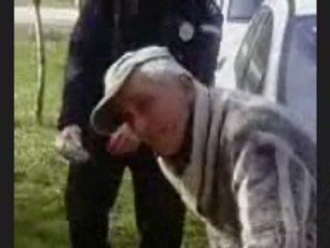 Régis boit à l'éthylomètre