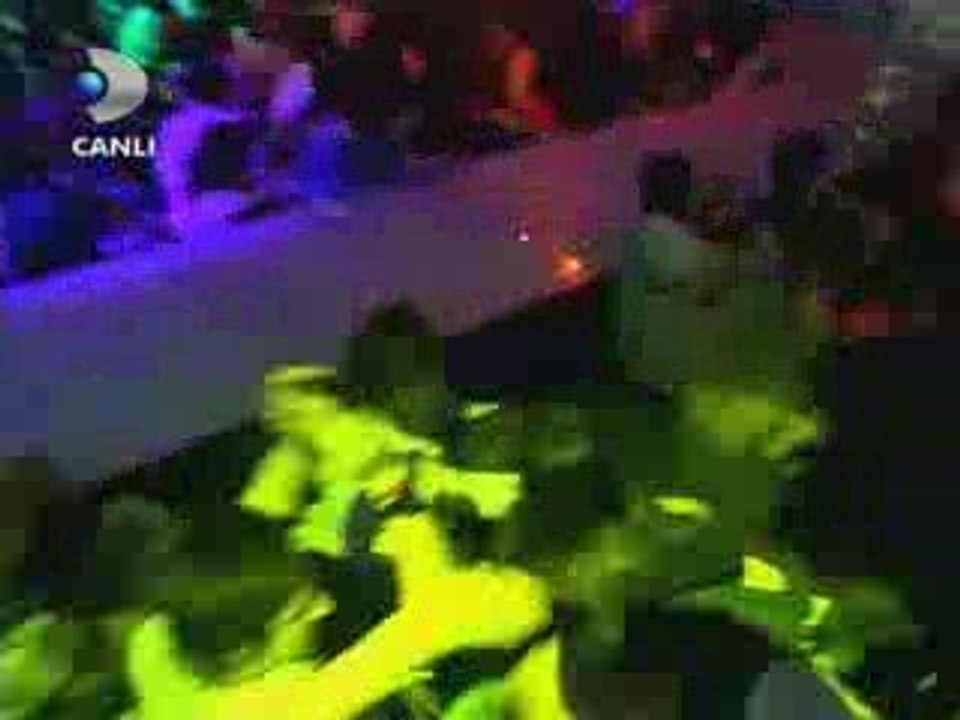 Hande Yener - Arsız (Beyaz Show 01.05.09)