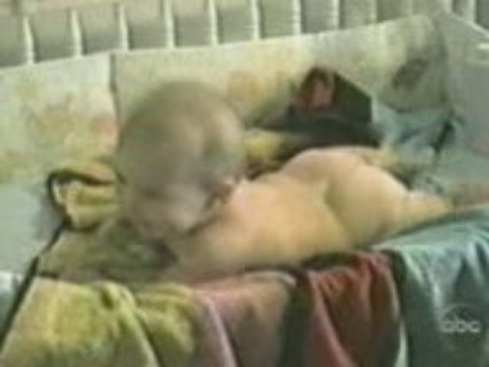 Le bebe qui pete lol mdr Farting Baby