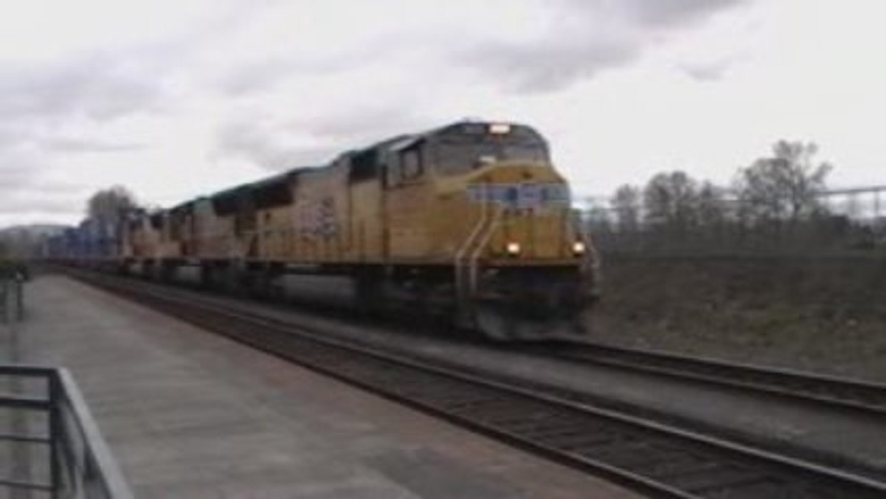 UP #5055 W/ a Hotshot