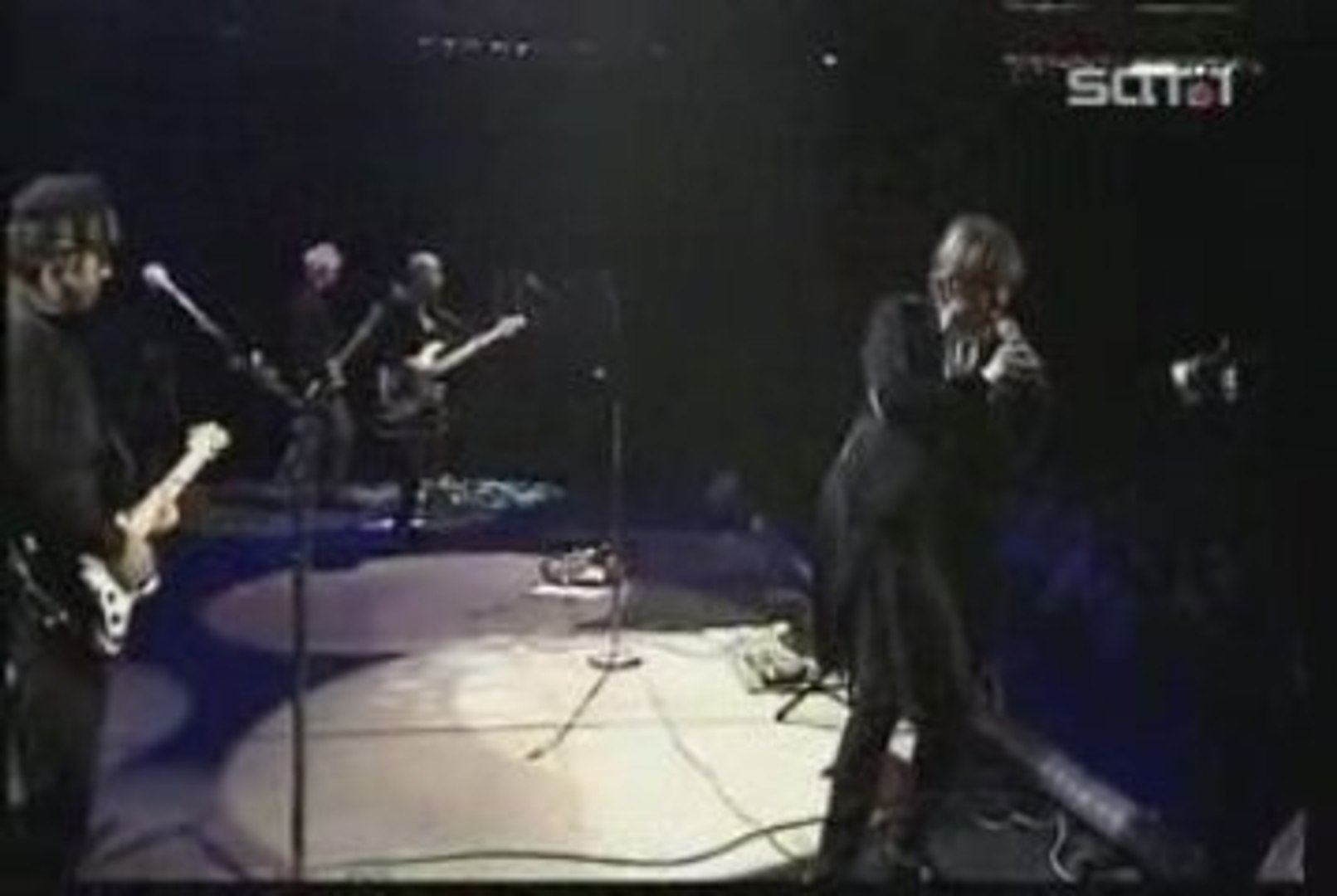 ⁣David Bowie - Rebel Rebel (Live 2002)