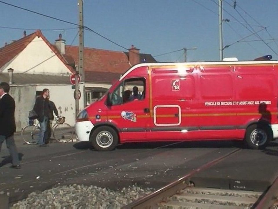 Intervention AVP VL contre Train / Pompier de Moulins