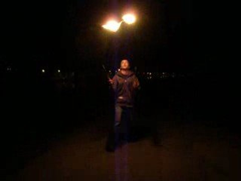 Baton du diable enflamme at Marina Park part1