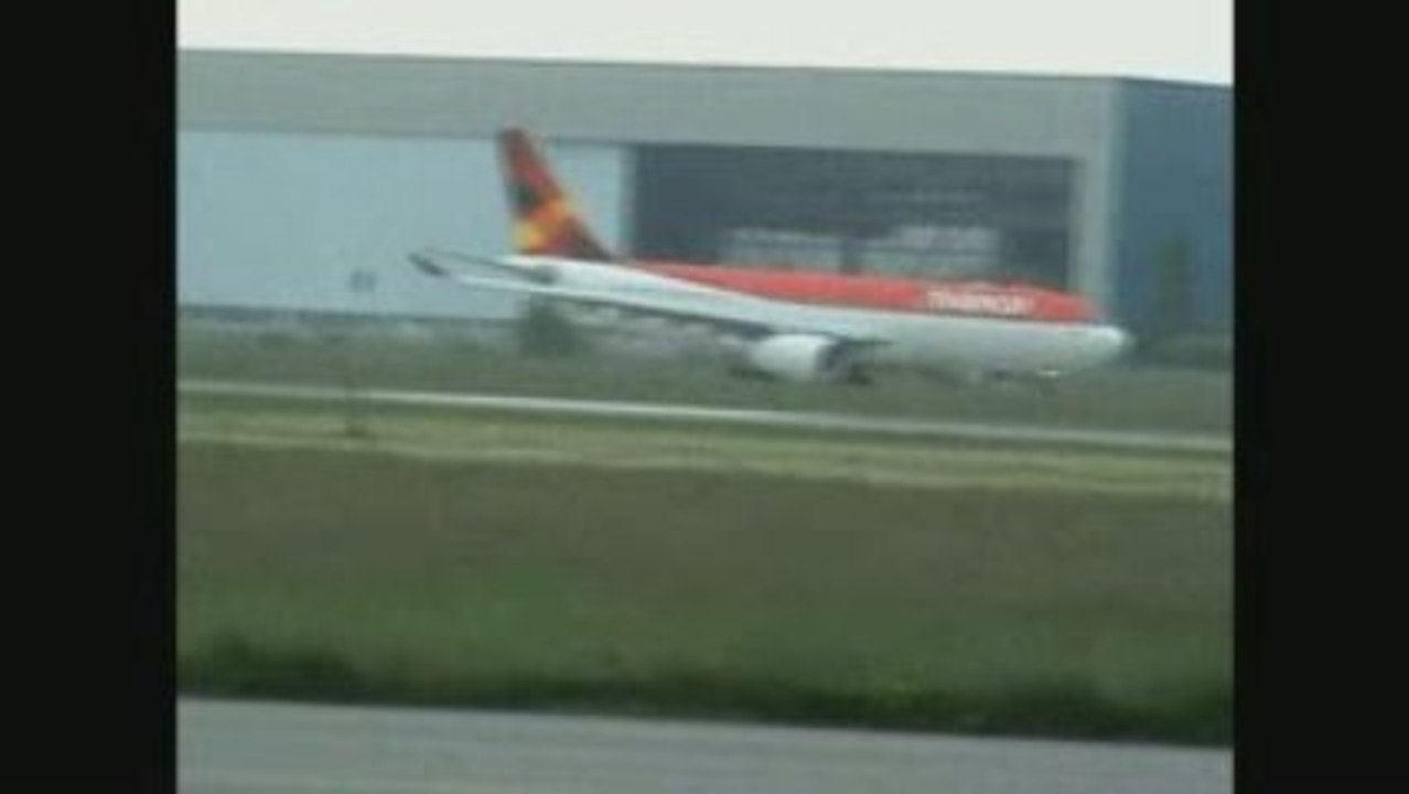 TRAFIC AERIEN TOULOUSE-BLAGNAC 30 AVRIL 2009