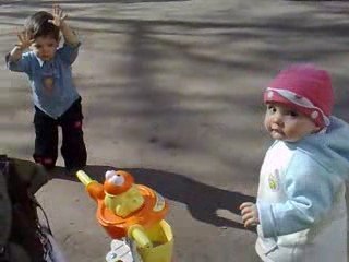 Marc et sa nouvelle amie au disco du dimanche apres-midi