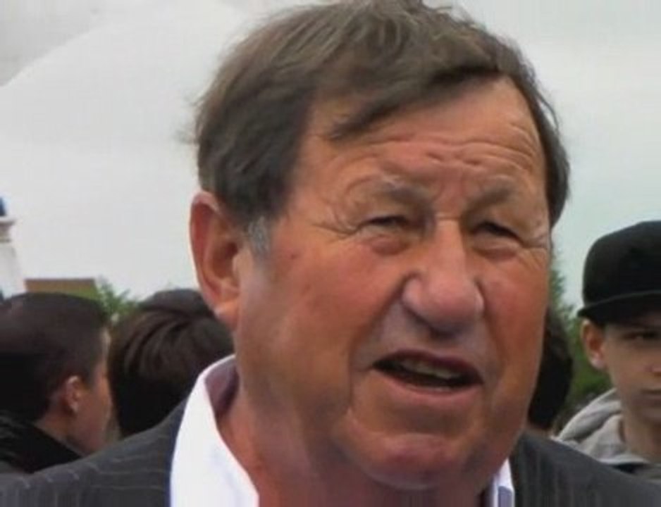 Mesnil-en-Thelle Guy Roux inaugure le stade