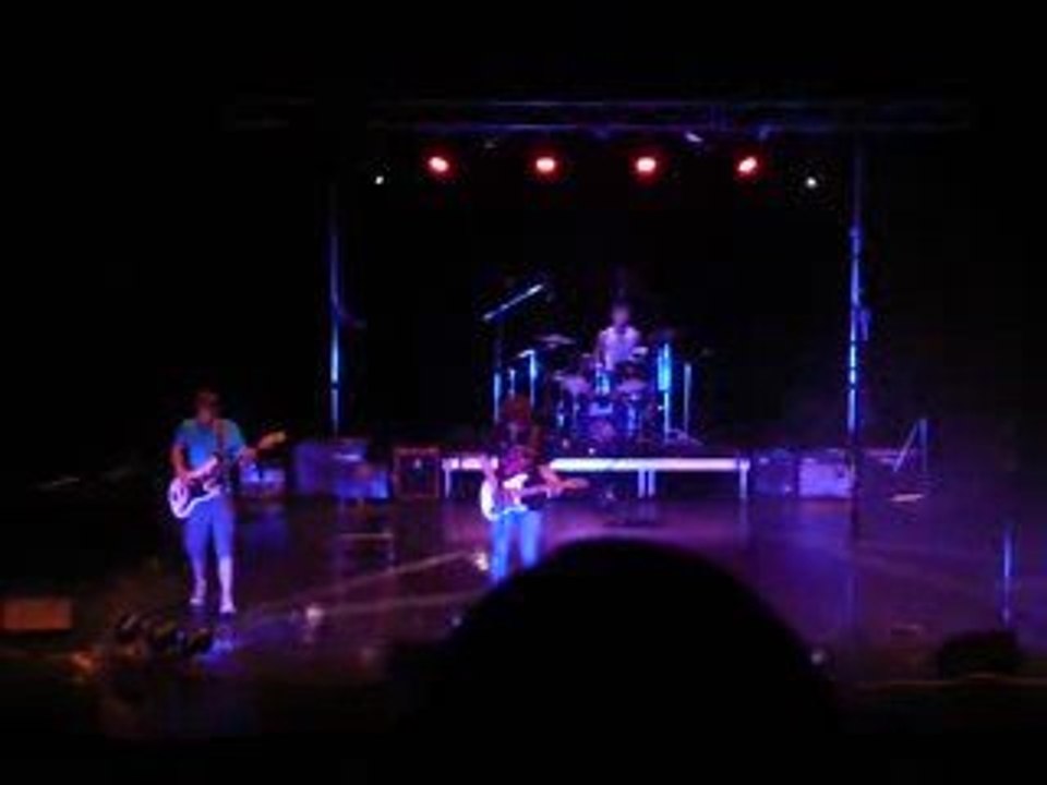 Concert Humanitaire: La Bombe Humaine - Téléphone