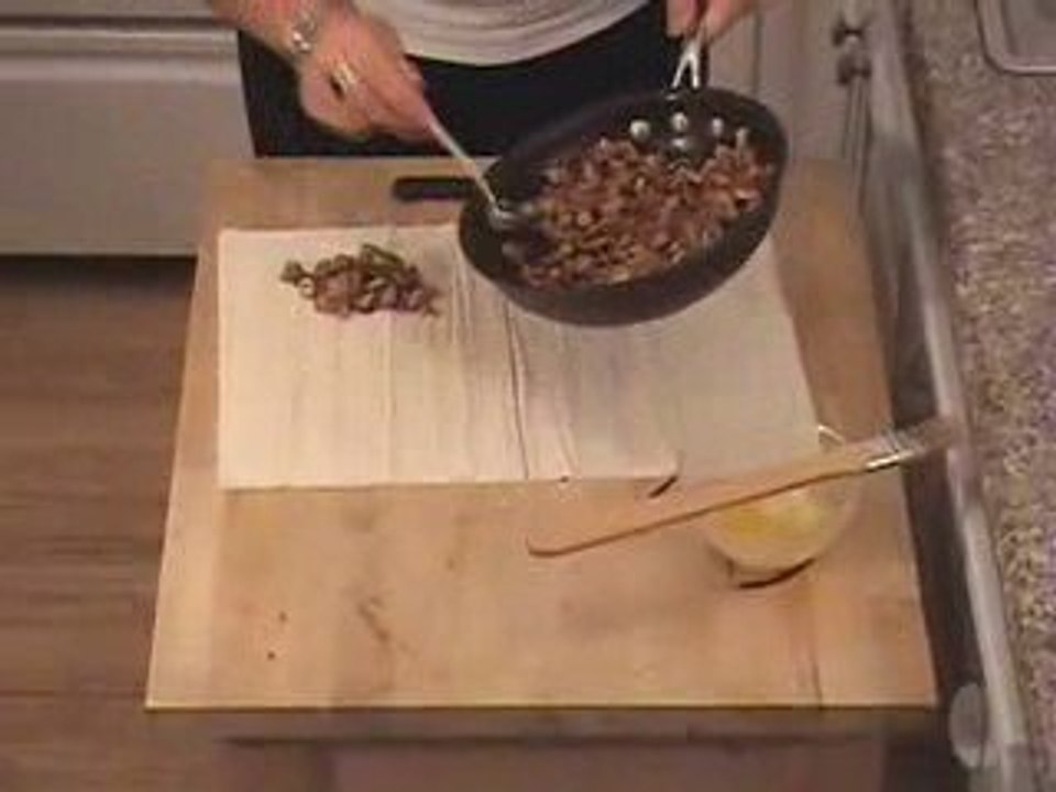 MEDITERRANEAN CHICKEN PHYLLO (WRAPS) ROLLS RECIPE